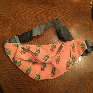 Light pink pineapple fanny pack